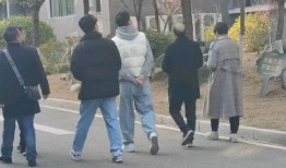 满城网红吃瓜事件,网红吃瓜事件背后的网络狂欢与反思