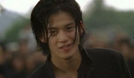 谁爆料了小栗旬视频,幕后爆料者身份引热议